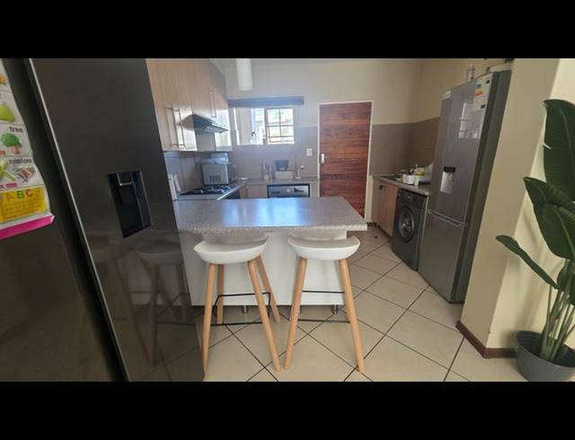 2 BEDROOM APARTMENT FOR SALE IN STONERIDGE